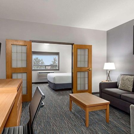 Wingate By Wyndham Lethbridge Hotel Екстериор снимка