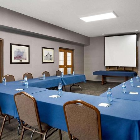 Wingate By Wyndham Lethbridge Hotel Екстериор снимка