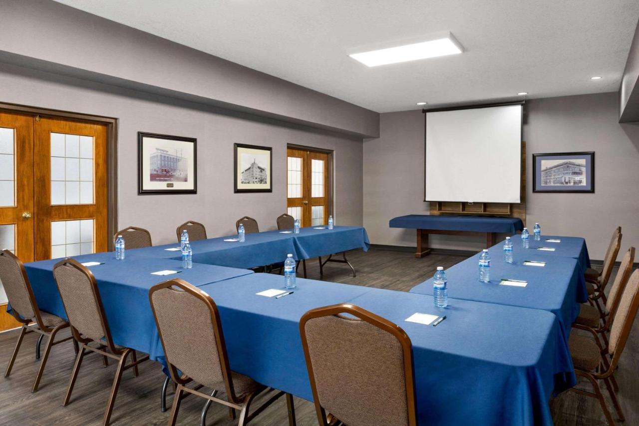 Wingate By Wyndham Lethbridge Hotel Екстериор снимка