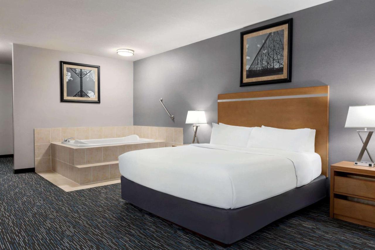 Wingate By Wyndham Lethbridge Hotel Екстериор снимка