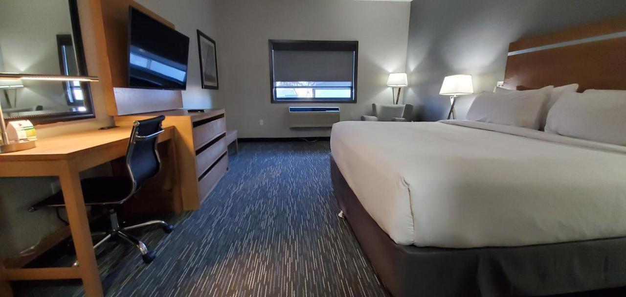 Wingate By Wyndham Lethbridge Hotel Екстериор снимка