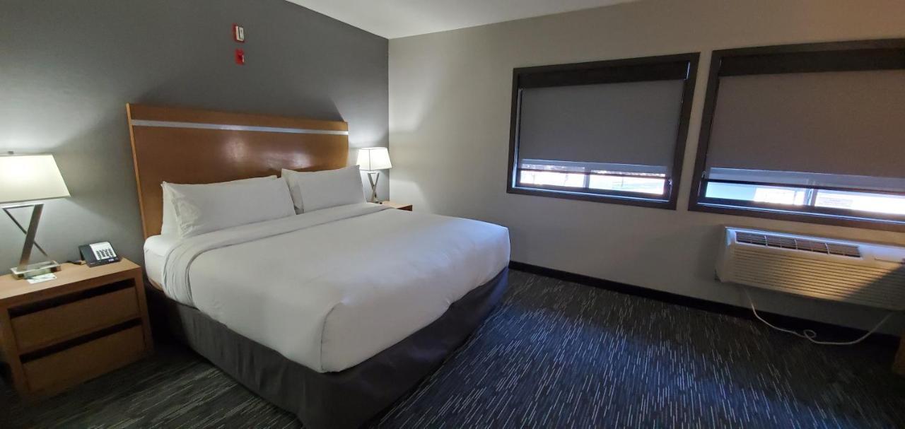 Wingate By Wyndham Lethbridge Hotel Екстериор снимка