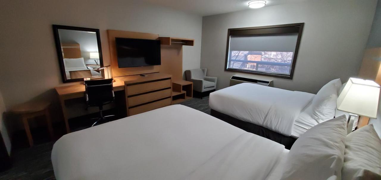 Wingate By Wyndham Lethbridge Hotel Екстериор снимка