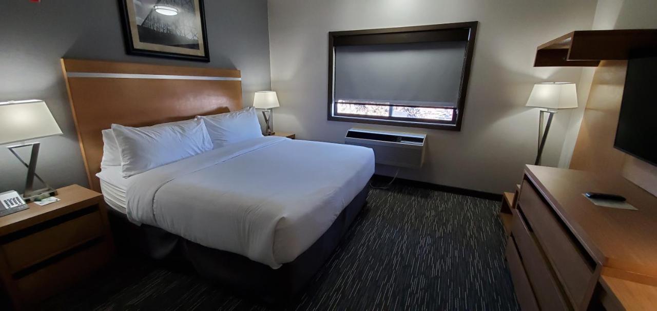 Wingate By Wyndham Lethbridge Hotel Екстериор снимка