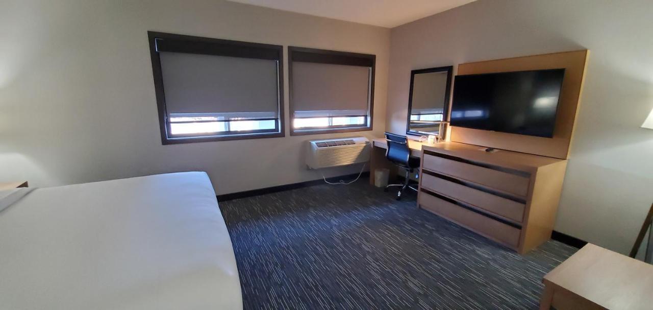 Wingate By Wyndham Lethbridge Hotel Екстериор снимка