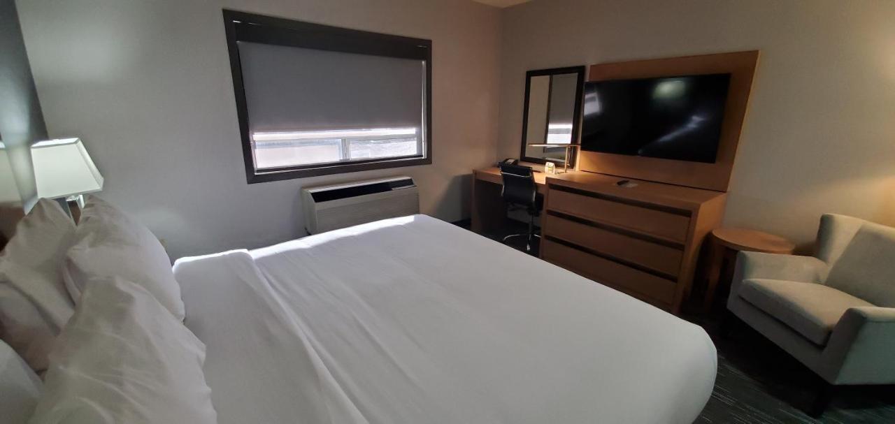 Wingate By Wyndham Lethbridge Hotel Екстериор снимка