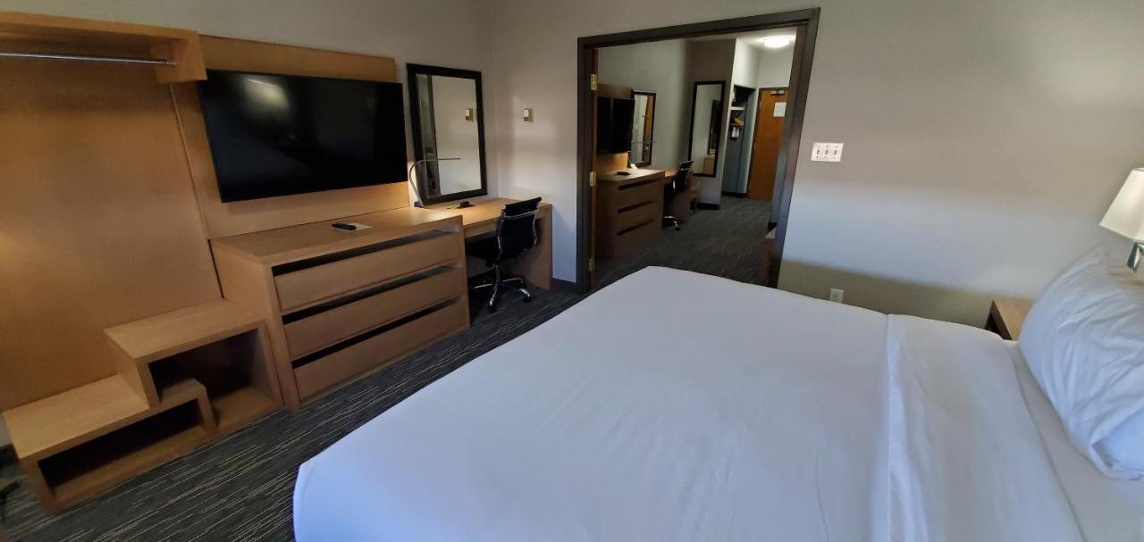 Wingate By Wyndham Lethbridge Hotel Екстериор снимка