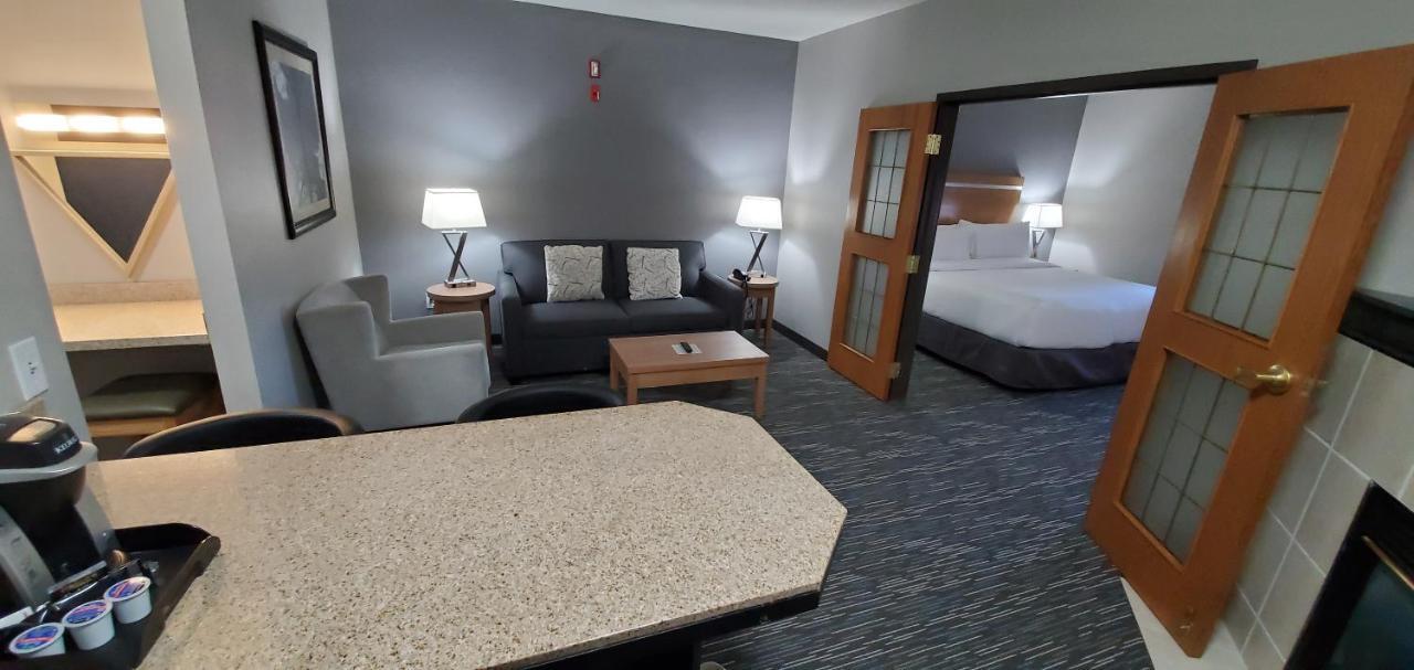 Wingate By Wyndham Lethbridge Hotel Екстериор снимка